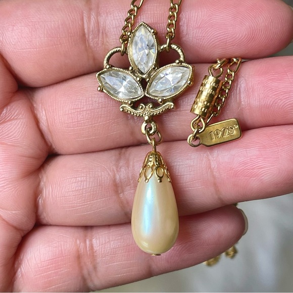 1928 JEWELRY CO | Vintage | Faux Pearl Drop Clear Rhinestone Y - Shape Necklace - Picture 5 of 16